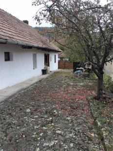 MAĎARSKO - FONY 2 IZBOVÝ RODINNÝ DOM S LETNOU KUCHYŇOU A VEĽKÝM POZEMKOM