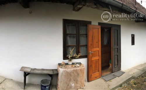 MAĎARSKO - FONY 2 IZBOVÝ RODINNÝ DOM S LETNOU KUCHYŇOU A VEĽKÝM POZEMKOM