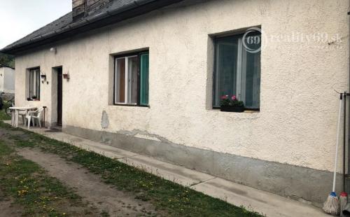 MAĎARSKO - PÁLHÁZA 6 IZBOVÝ TEHLOVÝ RODINNÝ DOM NA PRIESTRANNOM POZEMKU 3210 M2