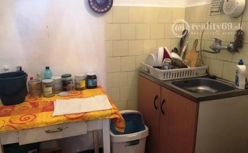 MAĎARSKO - PÁLHÁZA 6 IZBOVÝ TEHLOVÝ RODINNÝ DOM NA PRIESTRANNOM POZEMKU 3210 M2