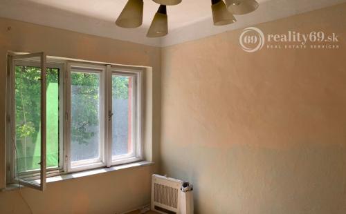 REZERVOVANÉ - MAĎARSKO - PERKUPA VEĽKÝ 3 IZBOVÝ DOM, PEKNÝ POZEMOK.