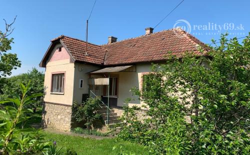 REZERVOVANÉ - MAĎARSKO - PERKUPA VEĽKÝ 3 IZBOVÝ DOM, PEKNÝ POZEMOK.