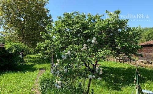 REZERVOVANÉ - MAĎARSKO - PERKUPA VEĽKÝ 3 IZBOVÝ DOM, PEKNÝ POZEMOK.