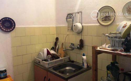 MAĎARSKO - PÁLHÁZA 6 IZBOVÝ TEHLOVÝ RODINNÝ DOM NA PRIESTRANNOM POZEMKU 3210 M2