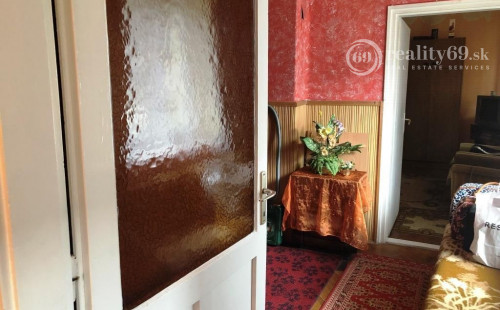 MAĎARSKO - PÁLHÁZA 6 IZBOVÝ TEHLOVÝ RODINNÝ DOM NA PRIESTRANNOM POZEMKU 3210 M2