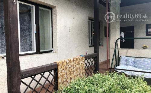 MAĎARSKO - PÁLHÁZA 6 IZBOVÝ TEHLOVÝ RODINNÝ DOM NA PRIESTRANNOM POZEMKU 3210 M2