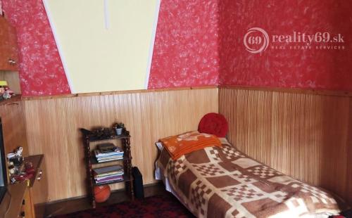 MAĎARSKO - PÁLHÁZA 6 IZBOVÝ TEHLOVÝ RODINNÝ DOM NA PRIESTRANNOM POZEMKU 3210 M2