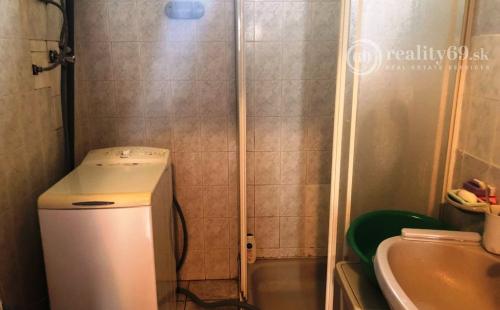 MAĎARSKO - PÁLHÁZA 6 IZBOVÝ TEHLOVÝ RODINNÝ DOM NA PRIESTRANNOM POZEMKU 3210 M2