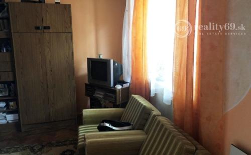 MAĎARSKO - PÁLHÁZA 6 IZBOVÝ TEHLOVÝ RODINNÝ DOM NA PRIESTRANNOM POZEMKU 3210 M2