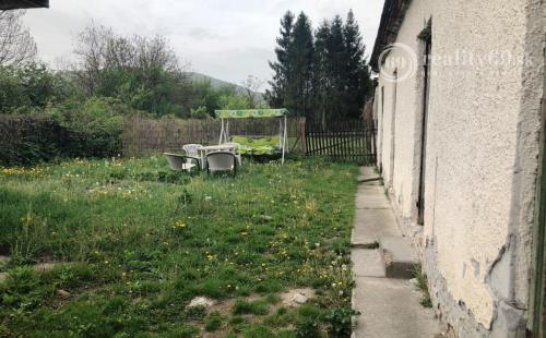 MAĎARSKO - PÁLHÁZA 6 IZBOVÝ TEHLOVÝ RODINNÝ DOM NA PRIESTRANNOM POZEMKU 3210 M2