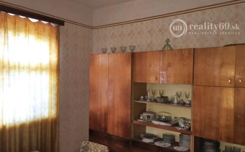 MAĎARSKO - ALSOREGMEC 2 IZBOVÝ DOM DOBRÝ STAV, POZEMOK 2000 M2.