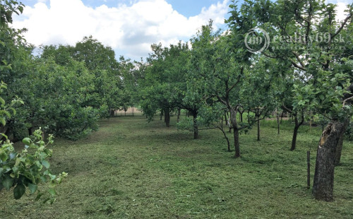 MAĎARSKO - ALSOREGMEC 2 IZBOVÝ DOM DOBRÝ STAV, POZEMOK 2000 M2.