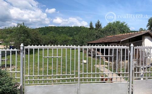 MAĎARSKO - PERKUPA 2 DOMY NA POZEMKU V CENTRE OBCE TOP STAV.