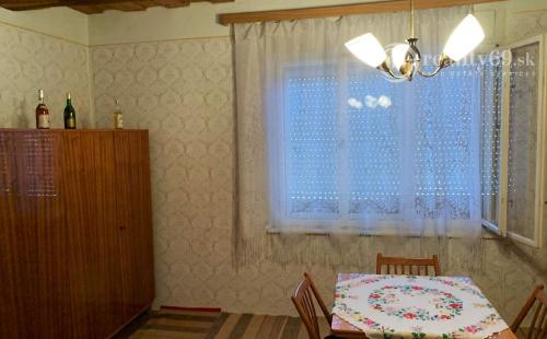 MAĎARSKO - PERKUPA 2 DOMY NA POZEMKU V CENTRE OBCE TOP STAV.