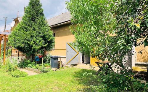MAĎARSKO - ALSÓTELEKES RODINNÝ DOM  S HOSPODÁRSKOU BUDOVOU, GARÁŽ, VÍNNA PIVNICA, POZEMOK 2000 M2.