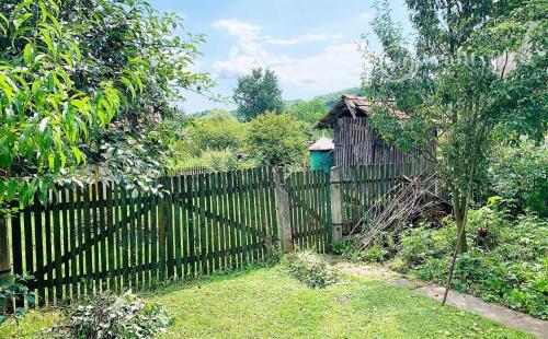 MAĎARSKO - ALSÓTELEKES RODINNÝ DOM  S HOSPODÁRSKOU BUDOVOU, GARÁŽ, VÍNNA PIVNICA, POZEMOK 2000 M2.
