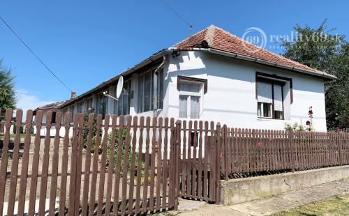 MAĎARSKO - FONY GAZDOVSKÝ  4 IZBOVÝ RD S VEĽKÝM DVOROM A OVOCNOU ZÁHRADOU