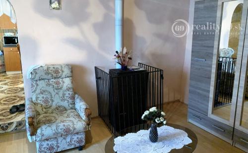 MAĎARSKO - FONY GAZDOVSKÝ  4 IZBOVÝ RD S VEĽKÝM DVOROM A OVOCNOU ZÁHRADOU