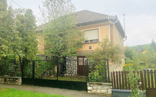 MAĎARSKO - SZUHOGY 3 IZBOVÝ RD S HALOU, GARÁŽ, POZEMOK 800 M2