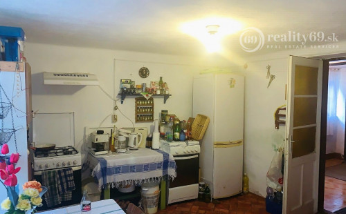 MAĎARSKO - SZUHOGY 3 IZBOVÝ RD S HALOU, GARÁŽ, POZEMOK 800 M2