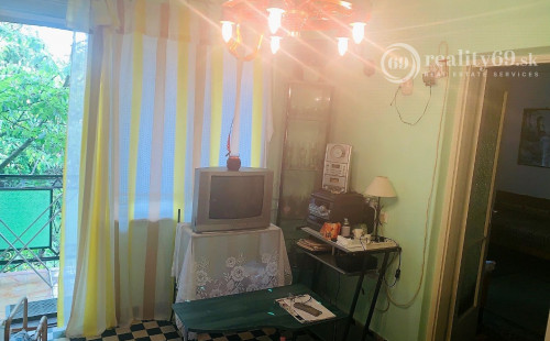 MAĎARSKO - SZUHOGY 3 IZBOVÝ RD S HALOU, GARÁŽ, POZEMOK 800 M2