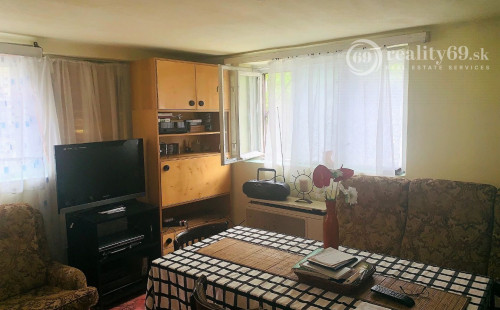 MAĎARSKO - SZUHOGY 3 IZBOVÝ RD S HALOU, GARÁŽ, POZEMOK 800 M2