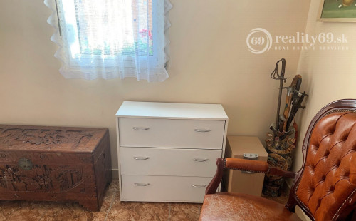 MAĎARSKO - GONC 4 IZBOVÝ ZATEPLENÝ RD S VEĽKOU KUCHYŇOU, 2x GARÁŽ, POZEMOK 1100 M2