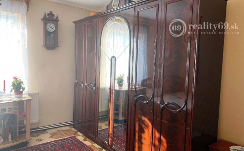 MAĎARSKO - GONC 4 IZBOVÝ ZATEPLENÝ RD S VEĽKOU KUCHYŇOU, 2x GARÁŽ, POZEMOK 1100 M2