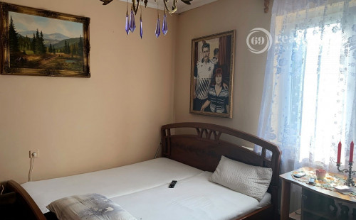 MAĎARSKO - GONC 4 IZBOVÝ ZATEPLENÝ RD S VEĽKOU KUCHYŇOU, 2x GARÁŽ, POZEMOK 1100 M2