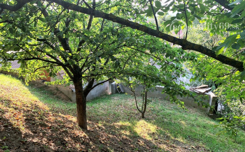 MAĎARSKO - GONC 4 IZBOVÝ ZATEPLENÝ RD S VEĽKOU KUCHYŇOU, 2x GARÁŽ, POZEMOK 1100 M2