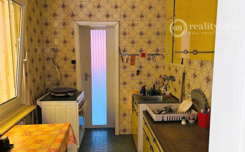 MAĎARSKO - BOLDVA POSCHODOVÝ TEHLOVÝ DOM S POZEMKOM 1000 M2