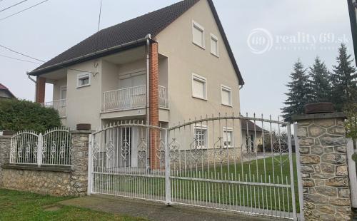 MAĎARSKO - SZOGLIGET 5 IZBOVÝ PRIESTRANNÝ RD , POZEMOK 1000 M2