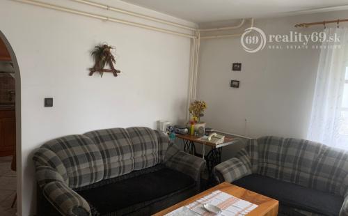 MAĎARSKO - SZOGLIGET 5 IZBOVÝ PRIESTRANNÝ RD , POZEMOK 1000 M2