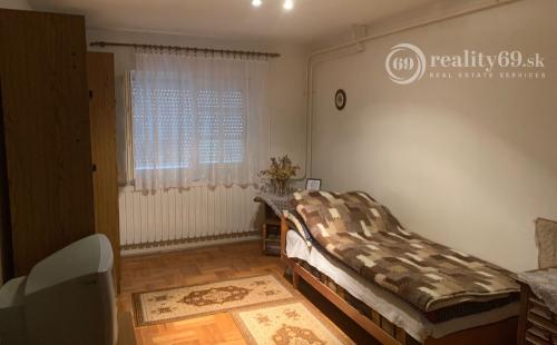 MAĎARSKO - SZOGLIGET 5 IZBOVÝ PRIESTRANNÝ RD , POZEMOK 1000 M2