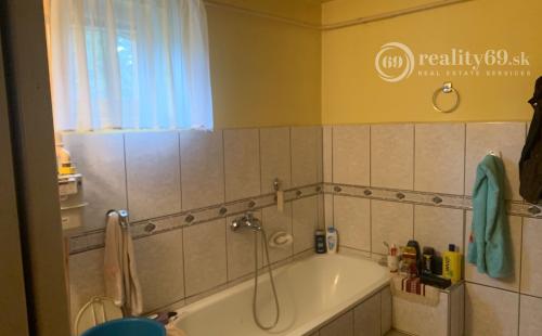 MAĎARSKO - SZOGLIGET 5 IZBOVÝ PRIESTRANNÝ RD , POZEMOK 1000 M2