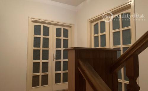 MAĎARSKO - SZOGLIGET 5 IZBOVÝ PRIESTRANNÝ RD , POZEMOK 1000 M2