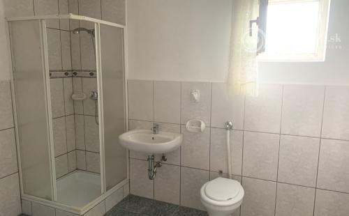 MAĎARSKO - SZOGLIGET 5 IZBOVÝ PRIESTRANNÝ RD , POZEMOK 1000 M2