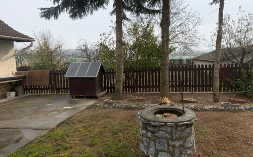 MAĎARSKO - SZOGLIGET 5 IZBOVÝ PRIESTRANNÝ RD , POZEMOK 1000 M2