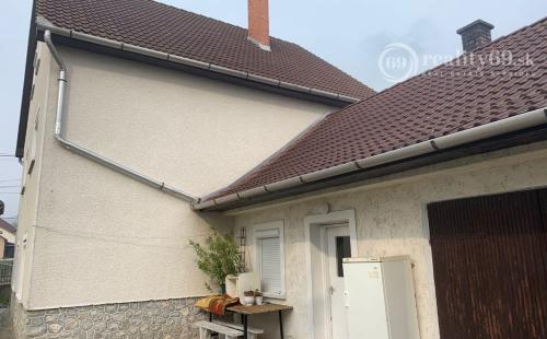 MAĎARSKO - SZOGLIGET 5 IZBOVÝ PRIESTRANNÝ RD , POZEMOK 1000 M2