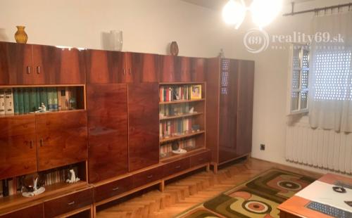 MAĎARSKO - SZOGLIGET 5 IZBOVÝ PRIESTRANNÝ RD , POZEMOK 1000 M2