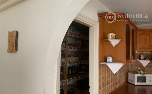 MAĎARSKO - SZOGLIGET 5 IZBOVÝ PRIESTRANNÝ RD , POZEMOK 1000 M2