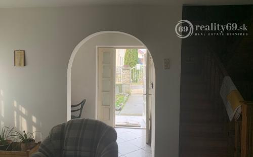 MAĎARSKO - SZOGLIGET 5 IZBOVÝ PRIESTRANNÝ RD , POZEMOK 1000 M2