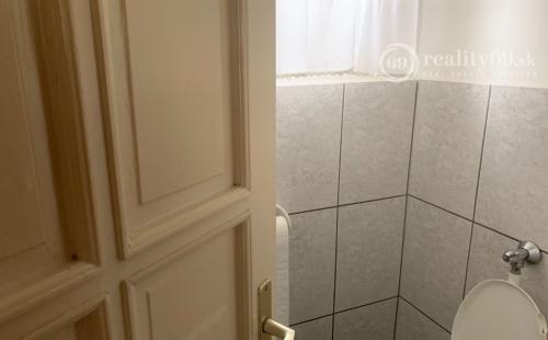 MAĎARSKO - SZOGLIGET 5 IZBOVÝ PRIESTRANNÝ RD , POZEMOK 1000 M2