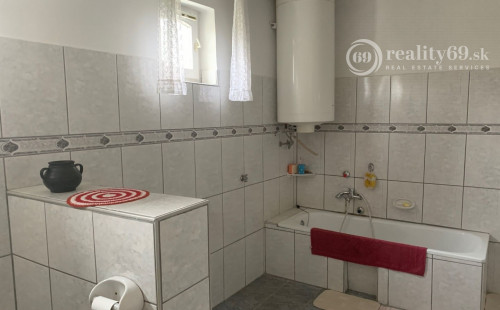 MAĎARSKO - SZOGLIGET 5 IZBOVÝ PRIESTRANNÝ RD , POZEMOK 1000 M2