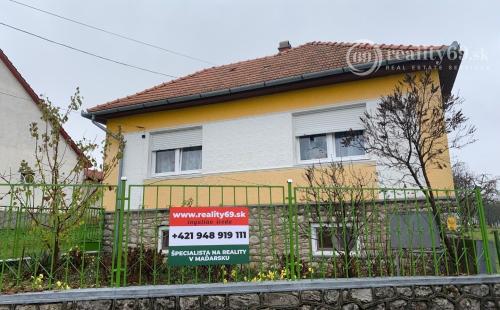 MAĎARSKO - AGGTELEK 4 IZBOVÝ TEHLOVÝ RD S NOVOU STRECHOU SUPER STAV