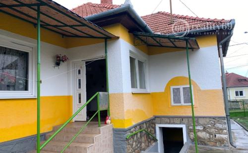 MAĎARSKO - AGGTELEK 4 IZBOVÝ TEHLOVÝ RD S NOVOU STRECHOU SUPER STAV