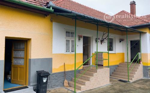 MAĎARSKO - AGGTELEK 4 IZBOVÝ TEHLOVÝ RD S NOVOU STRECHOU SUPER STAV