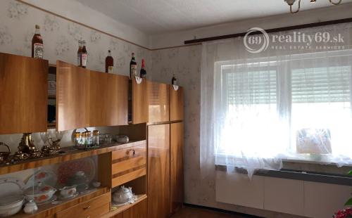 MAĎARSKO - AGGTELEK 4 IZBOVÝ TEHLOVÝ RD S NOVOU STRECHOU SUPER STAV