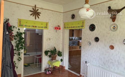 MAĎARSKO - AGGTELEK 4 IZBOVÝ TEHLOVÝ RD S NOVOU STRECHOU SUPER STAV