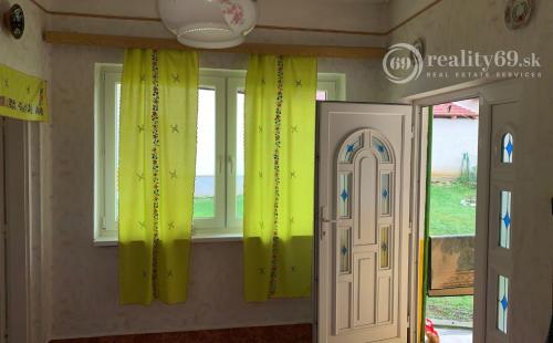 MAĎARSKO - AGGTELEK 4 IZBOVÝ TEHLOVÝ RD S NOVOU STRECHOU SUPER STAV